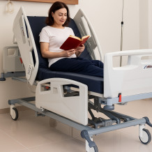 Letto elettrico da degenza a 3 motori con materasso incluso – per uso ospedaliero e assistenziale